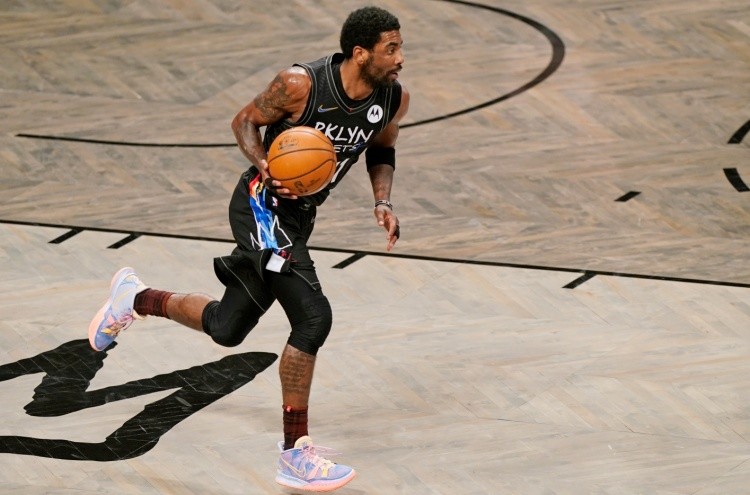 展示了他在 展示了他在