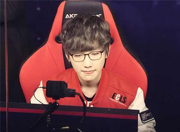 斯诺克赛程：决出2席8强，2大世界冠军登场，丁.