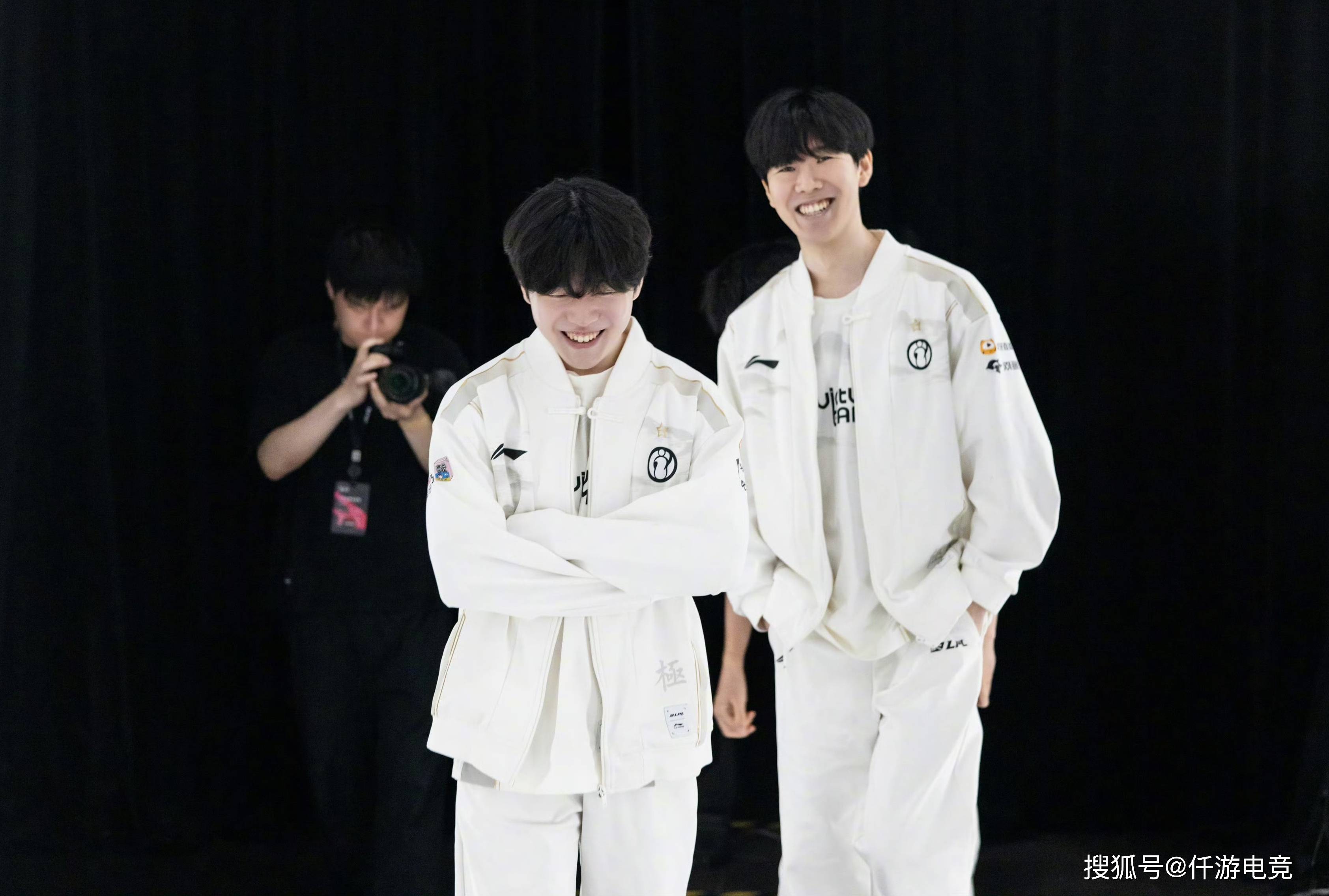 武磊独造5球 上海海港5-0大胜津门虎卫冕中超冠军.