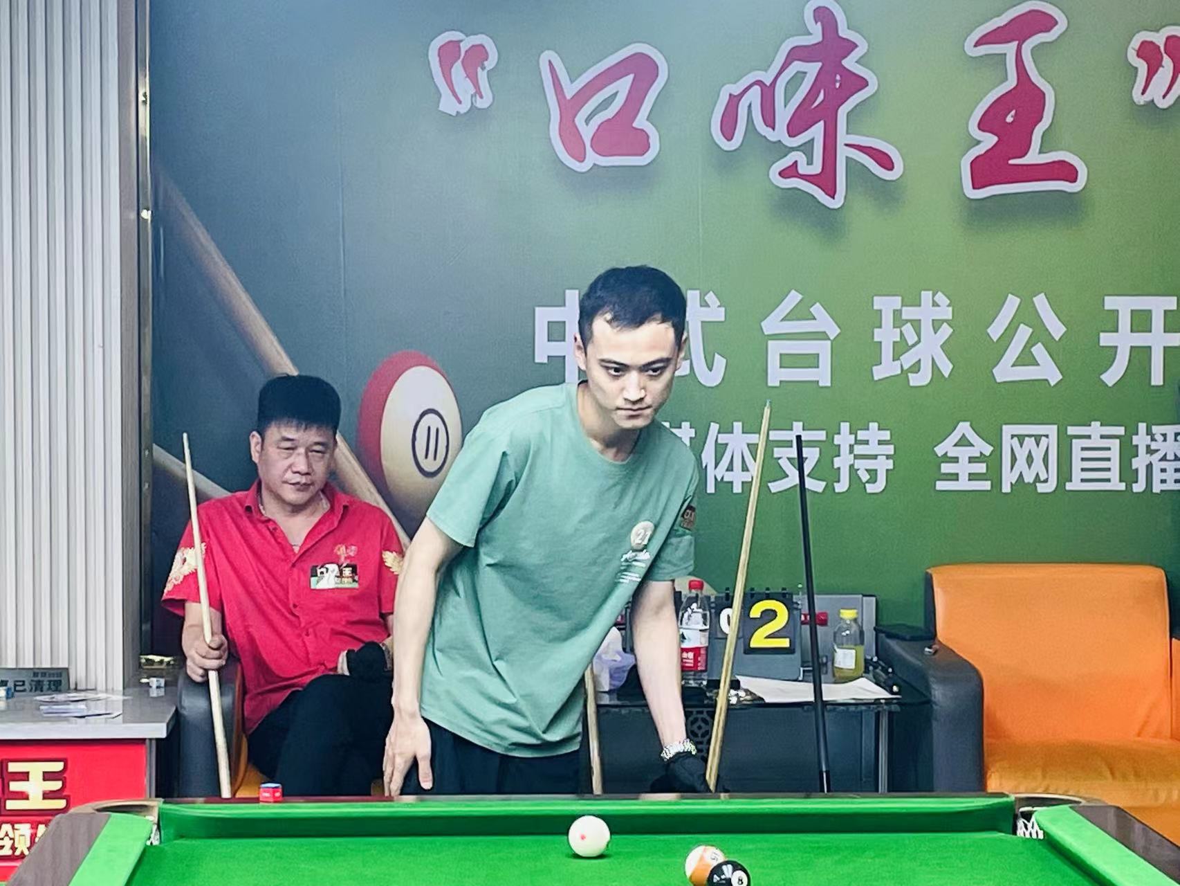 外继续扮演